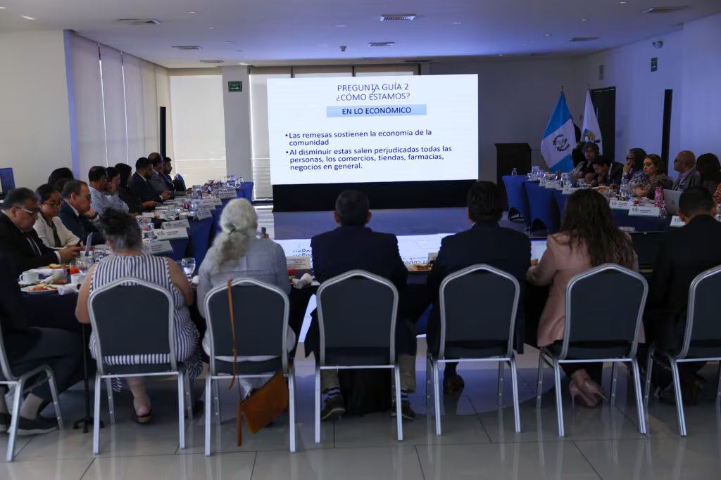 La metodología desarrollada por el IGM, PNUD y la Asociación para el Avance de las Ciencias Sociales impulsa el diálogo y la participación comunitaria en el desarrollo local. (Instituto Guatemalteco de Migración)