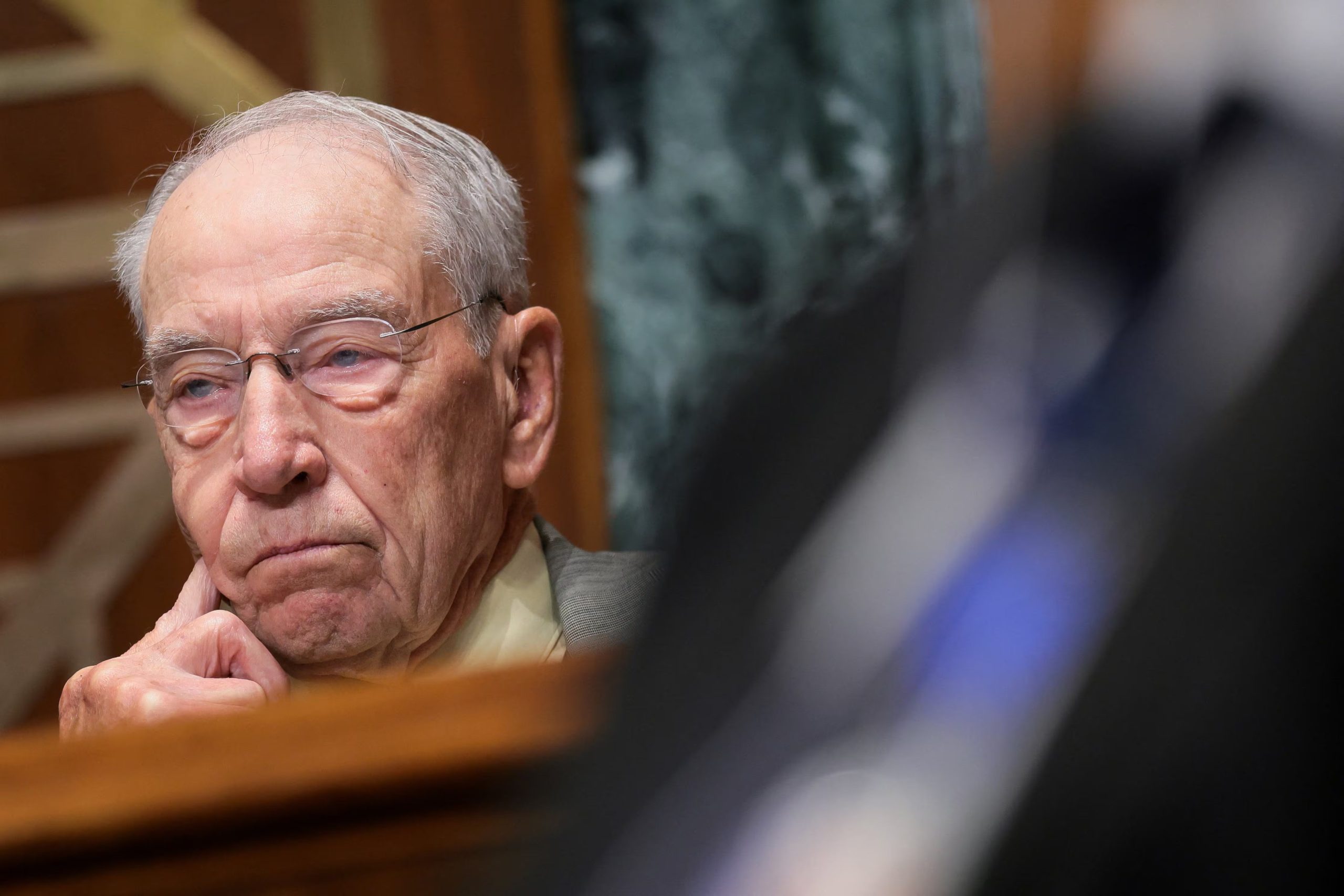 El senador republicano siguió de cerca el debate sobre el fondo y las enmiendas internas, en una votación marcada por la presión dentro del bloque oficialista (REUTERS/Kylie Cooper)