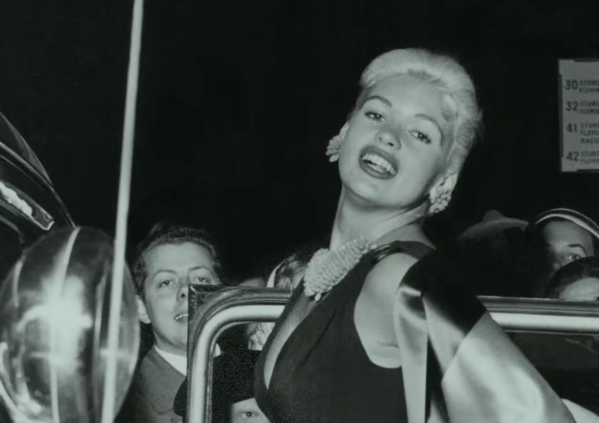 La carrera de Jayne Mansfield despegó con Broadway y Hollywood, pero entró en declive tras que aparecieran sus fotos en Playboy en 1963 (@HBO)