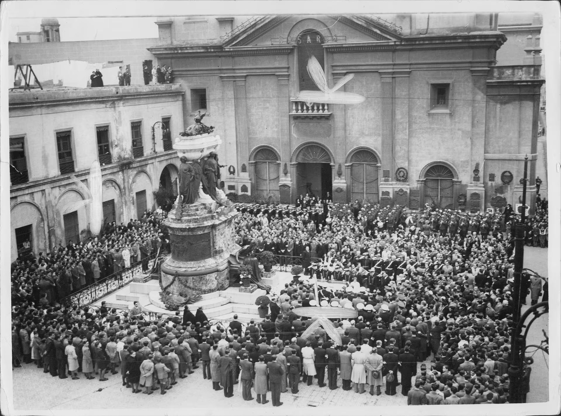Inauguración del mausoleo, en el convento de Santo Domingo (Archivo General de la Nación)