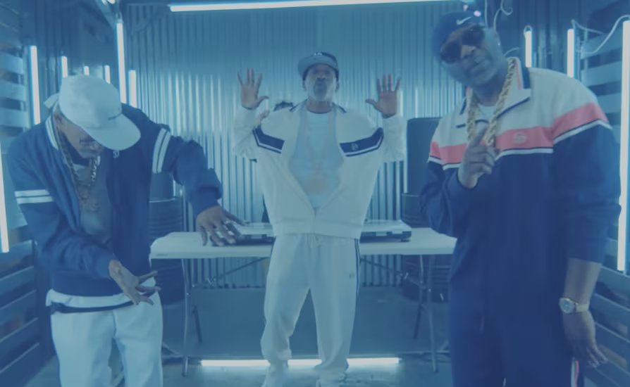 El lanzamiento del álbum colaborativo de Rakim, Kurupt y Masta Killa está programado para el 28 de agosto de 2026 (YouTube: @RakimOfficial)