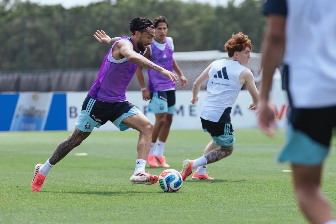 Valentín Barco fue una de las sorpresas de Scaloni en la lista final de 26 jugadores (Crédito: @afaselección/Instagram)