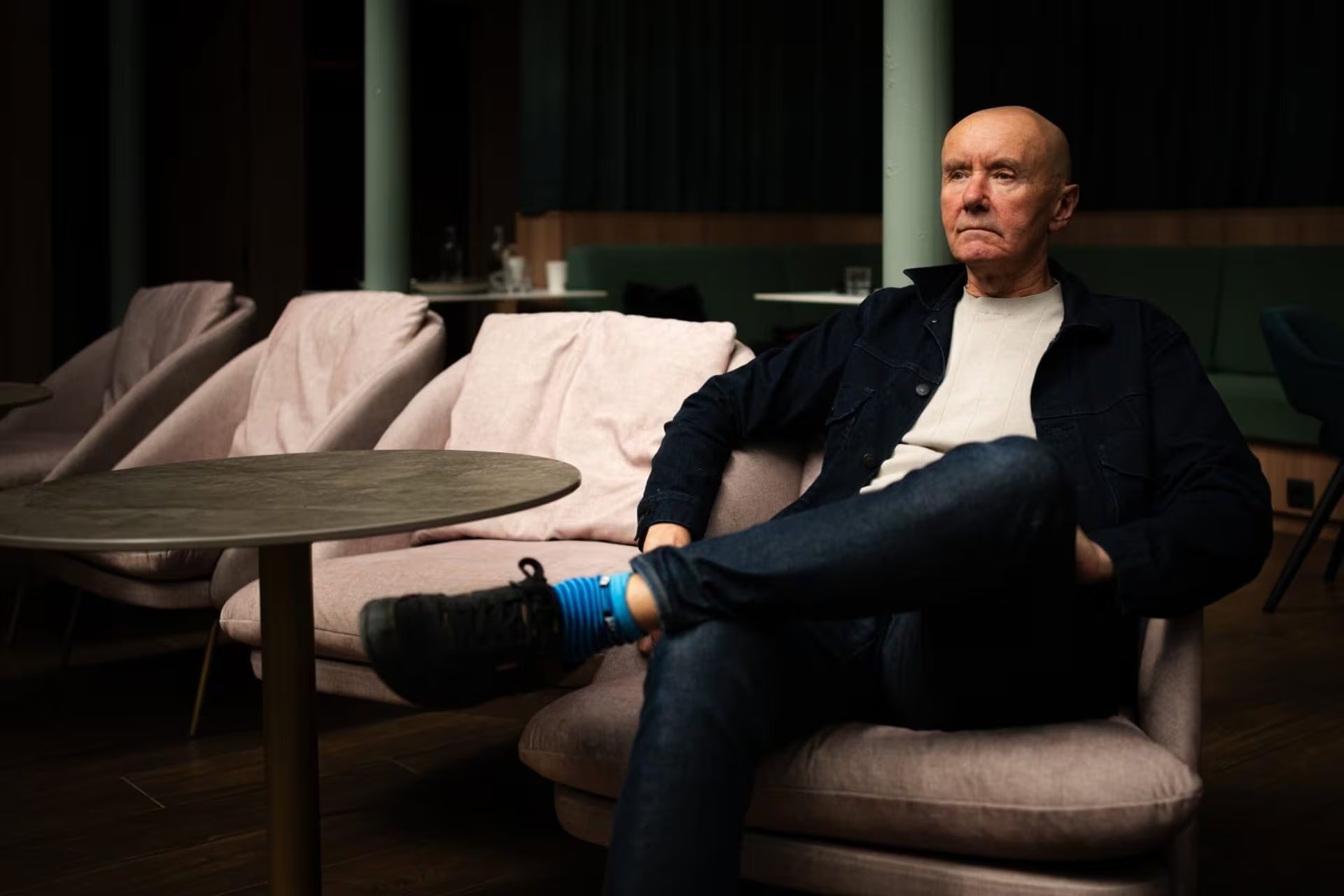 En el universo de Irvine Welsh, el whisky escocés es la sustancia de los padres, de los tíos en el pub. Beber lo mismo que tus padres bebieron es quedarse en el mismo lugar que ellos