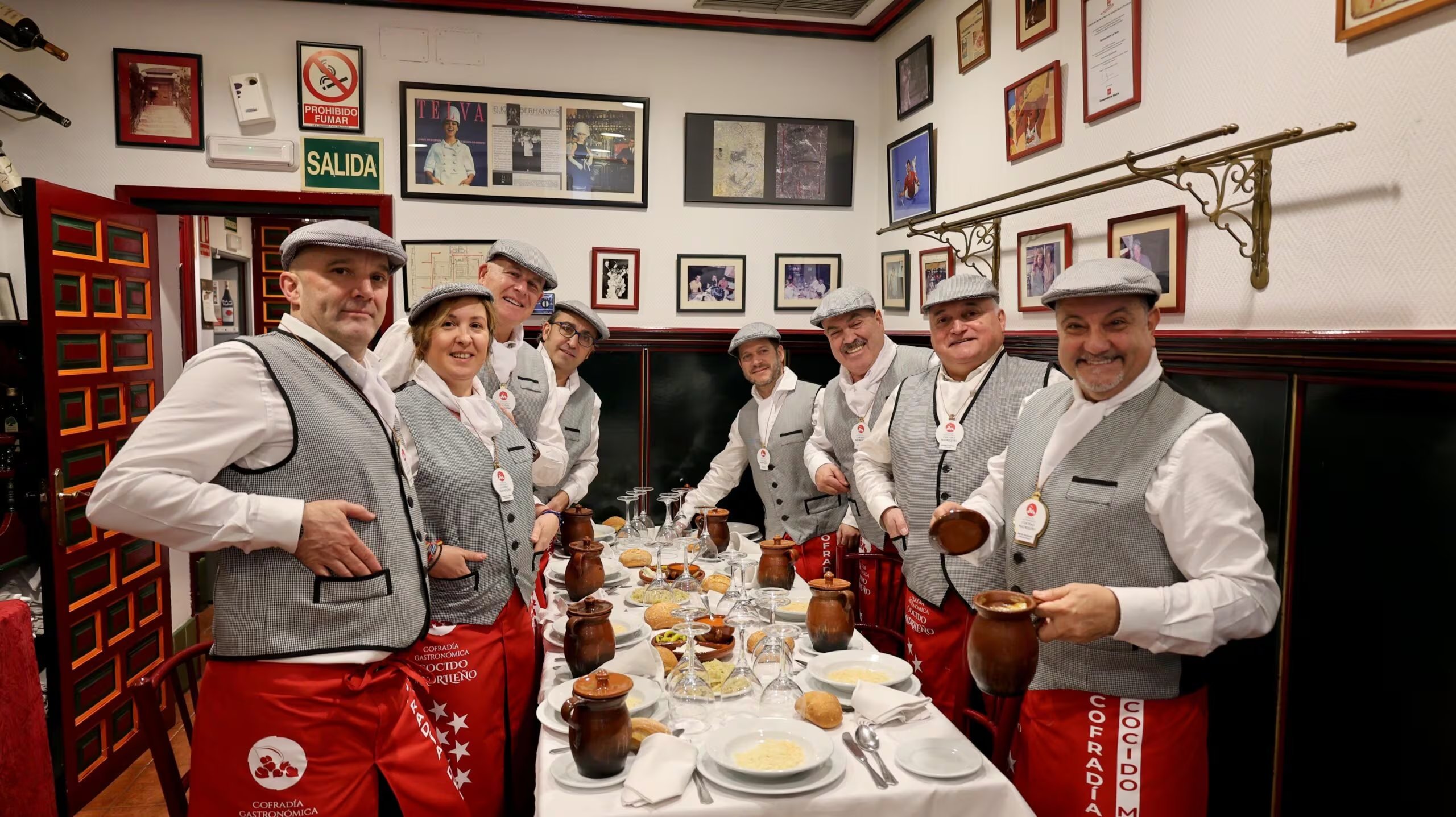 Algunos de los miembros de la Cofradía del Cocido Madrileño (Cedida)