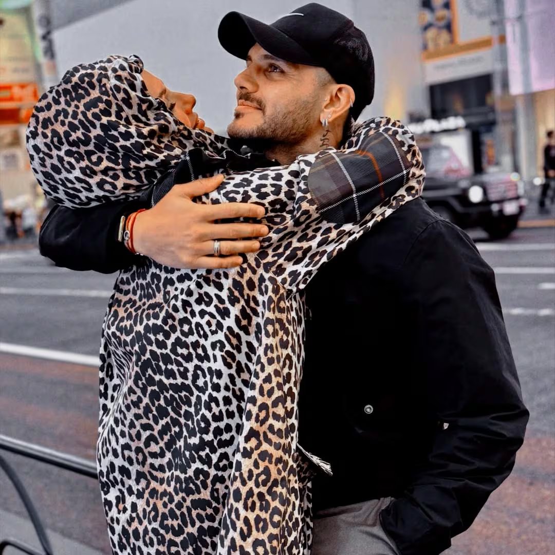 La China Suárez, a puro animal print en una romántica foto