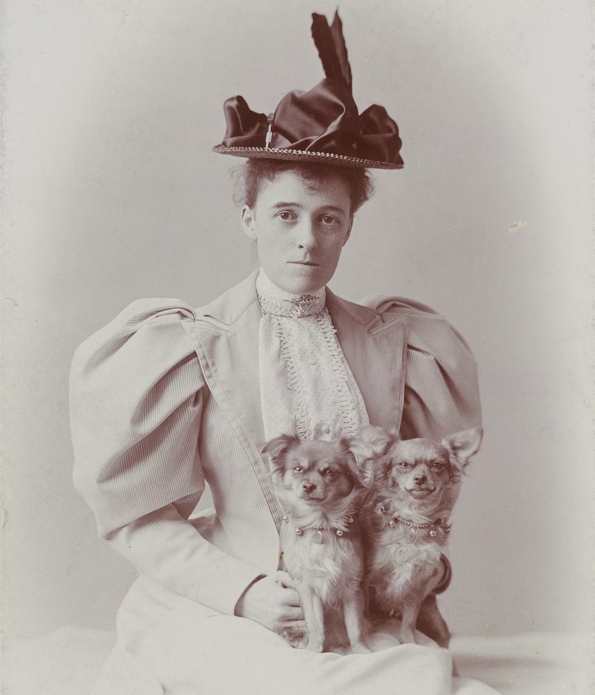 Milly Arden, una enfermera estadounidense, expresa en The Men Who Saved the World el escepticismo ante el regreso al lujo y encarna una mirada ligada al sufrimiento del conflicto - (Foto: Wikipedia)