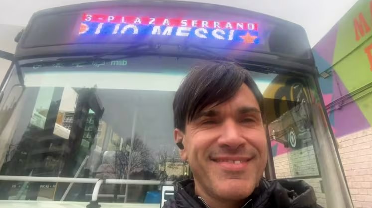 Marcelo Gil, vicepresidente de la línea 39, contó en Infobae a la Tarde que el homenaje a Messi se venía analizando desde hacía varios días (Infobae en Vivo)