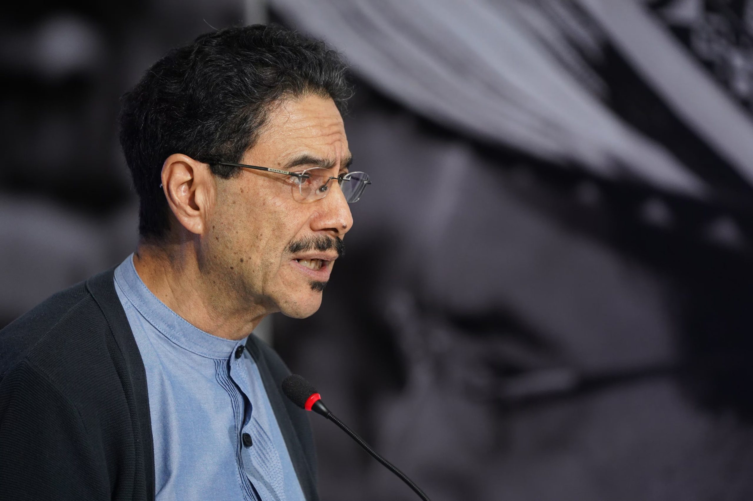 Durante su intervención, Mendoza reveló que, según él, desde la campaña de Cepeda le manifestaron que el lenguaje de sus videos era 