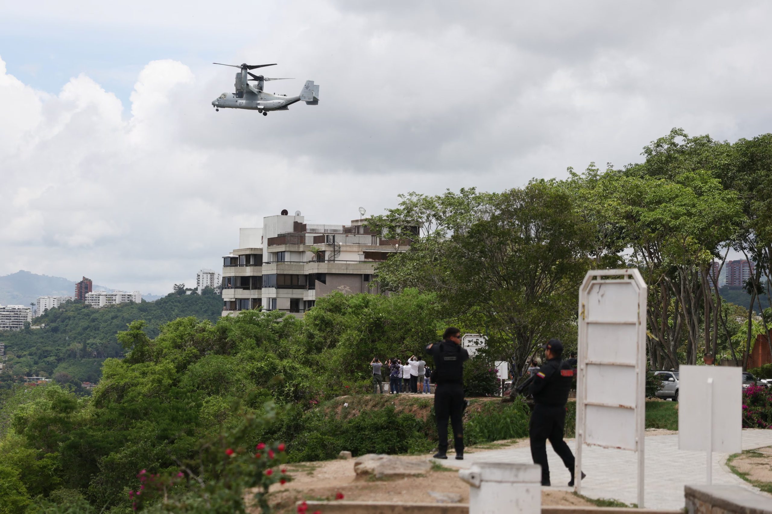 La visita se produjo pocas semanas después de un simulacro de evacuación realizado por Estados Unidos en su embajada en Caracas (REUTERS)