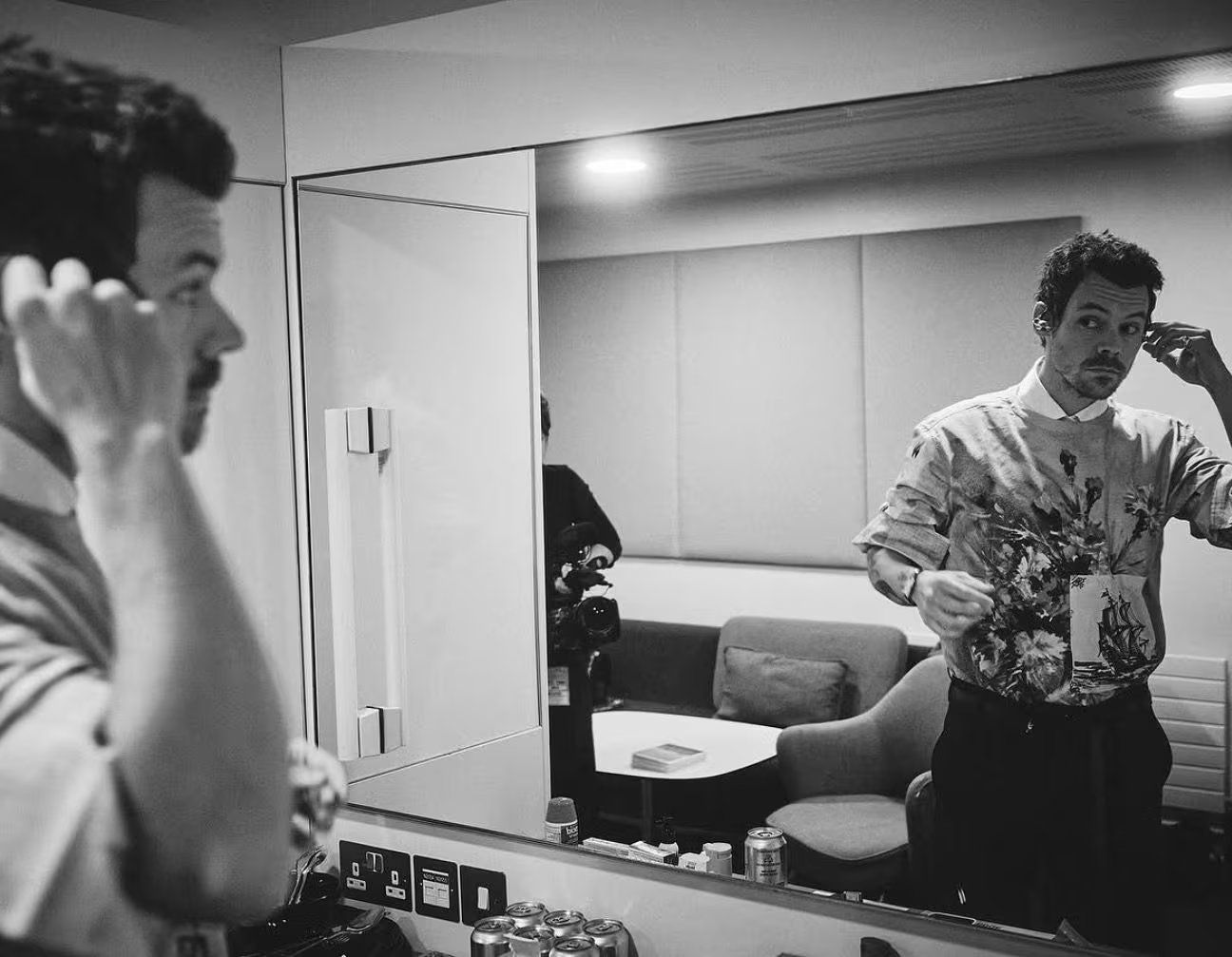 Celine, Prada y Calvin Klein aportan códigos distintos que conviven en una narrativa coherente (Instagram: @harrystyles)