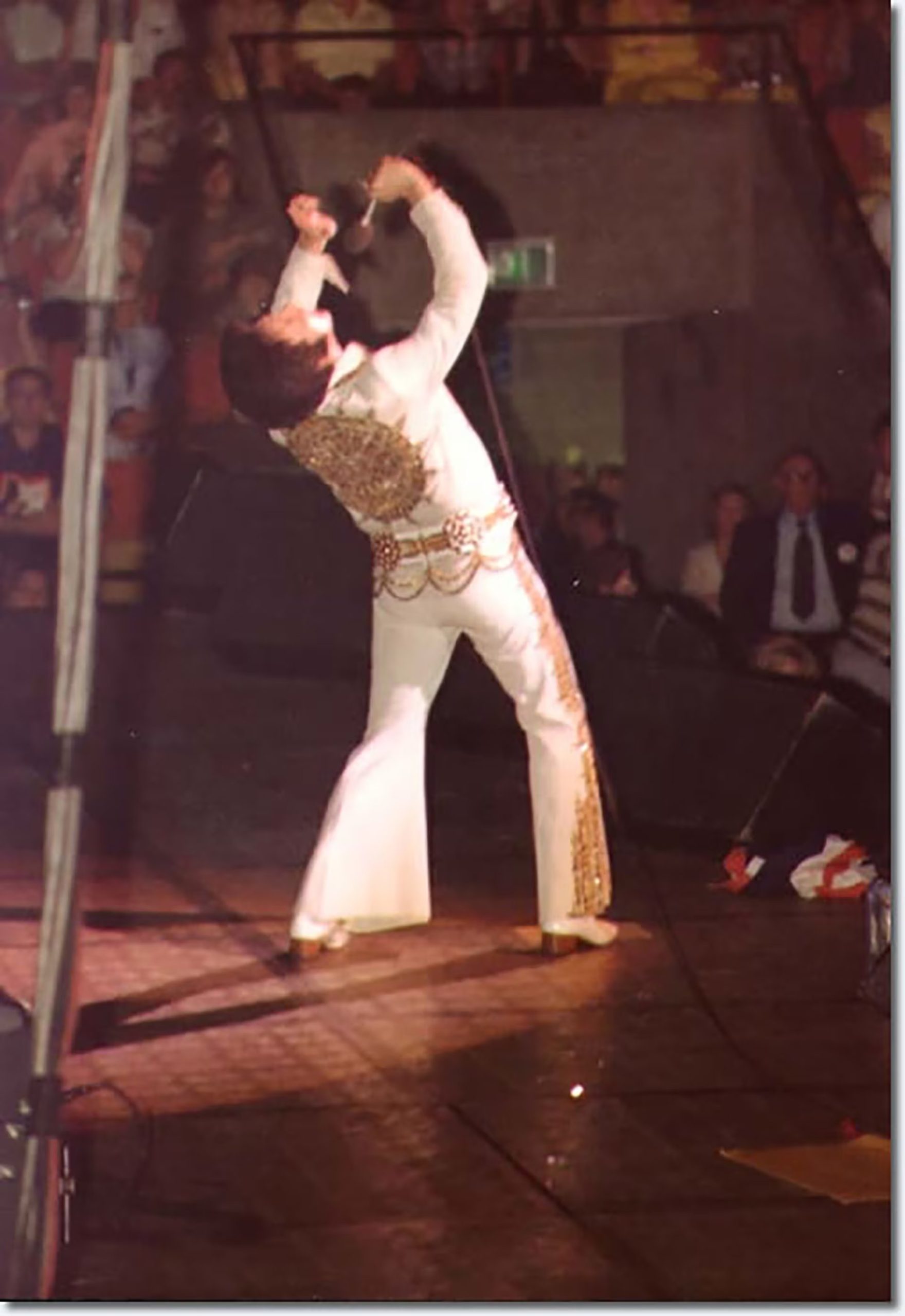 Elvis, dándolo todo: emocionó, agradeció a su público, su equipo y especialmente a su padre, quien fue ovacionado