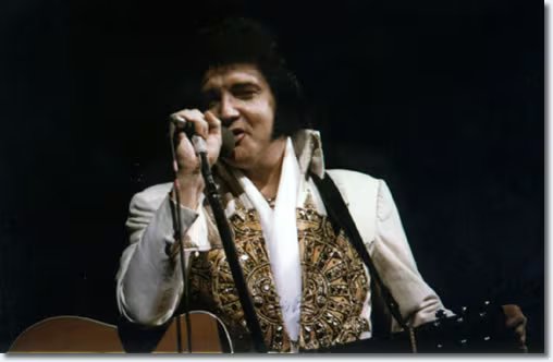 El Rey demostró por qué el trono le pertenecía. Aún, nadie lo pudo ocupar (ElvisPresleyPhotos.com)
