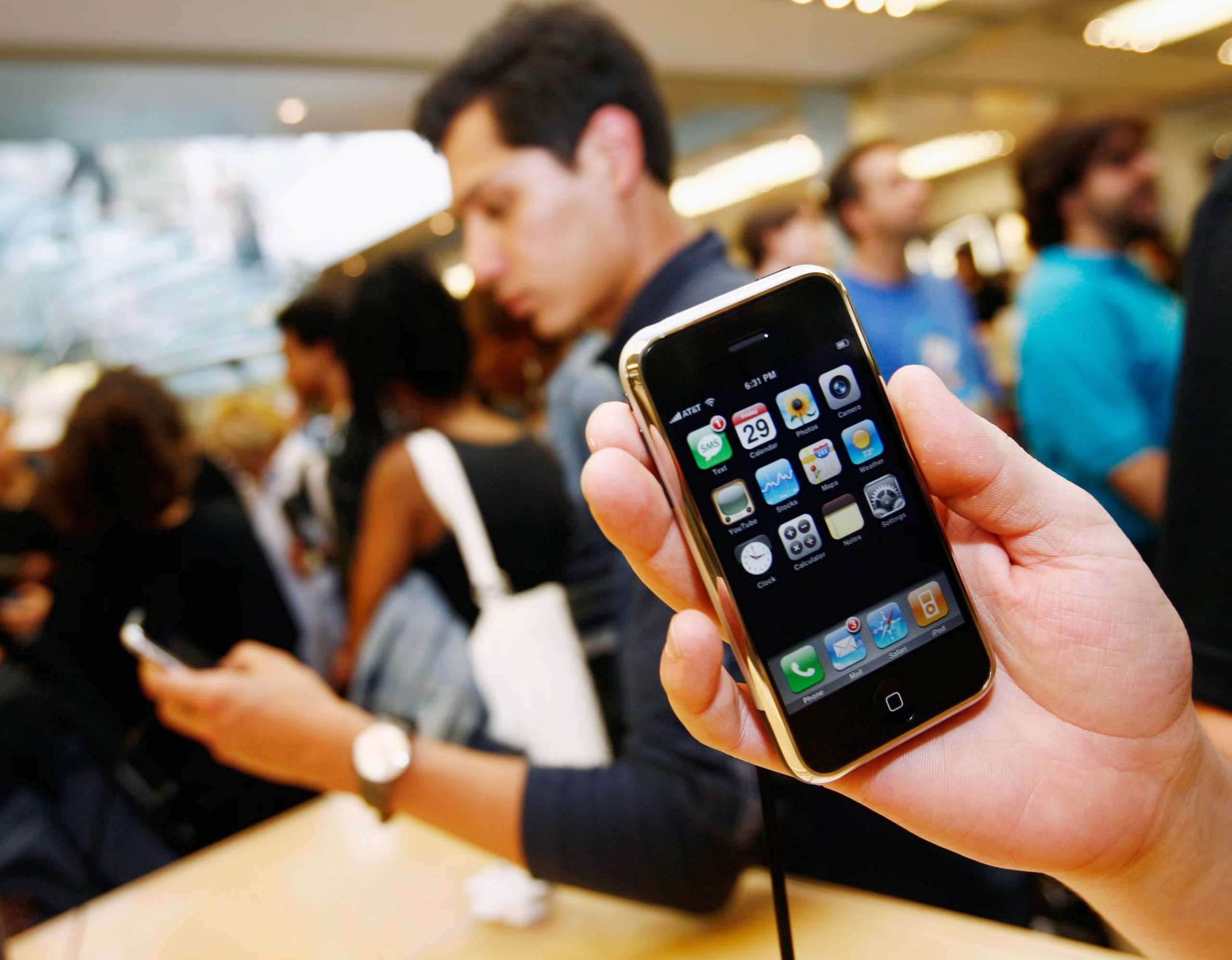 Los ingenieros del primer iPhone lidiaron con fallas de memoria, bloqueos de video, reinicios inesperados y errores en la reproducción de música. (REUTERS/Shannon Stapleton/File Photo)