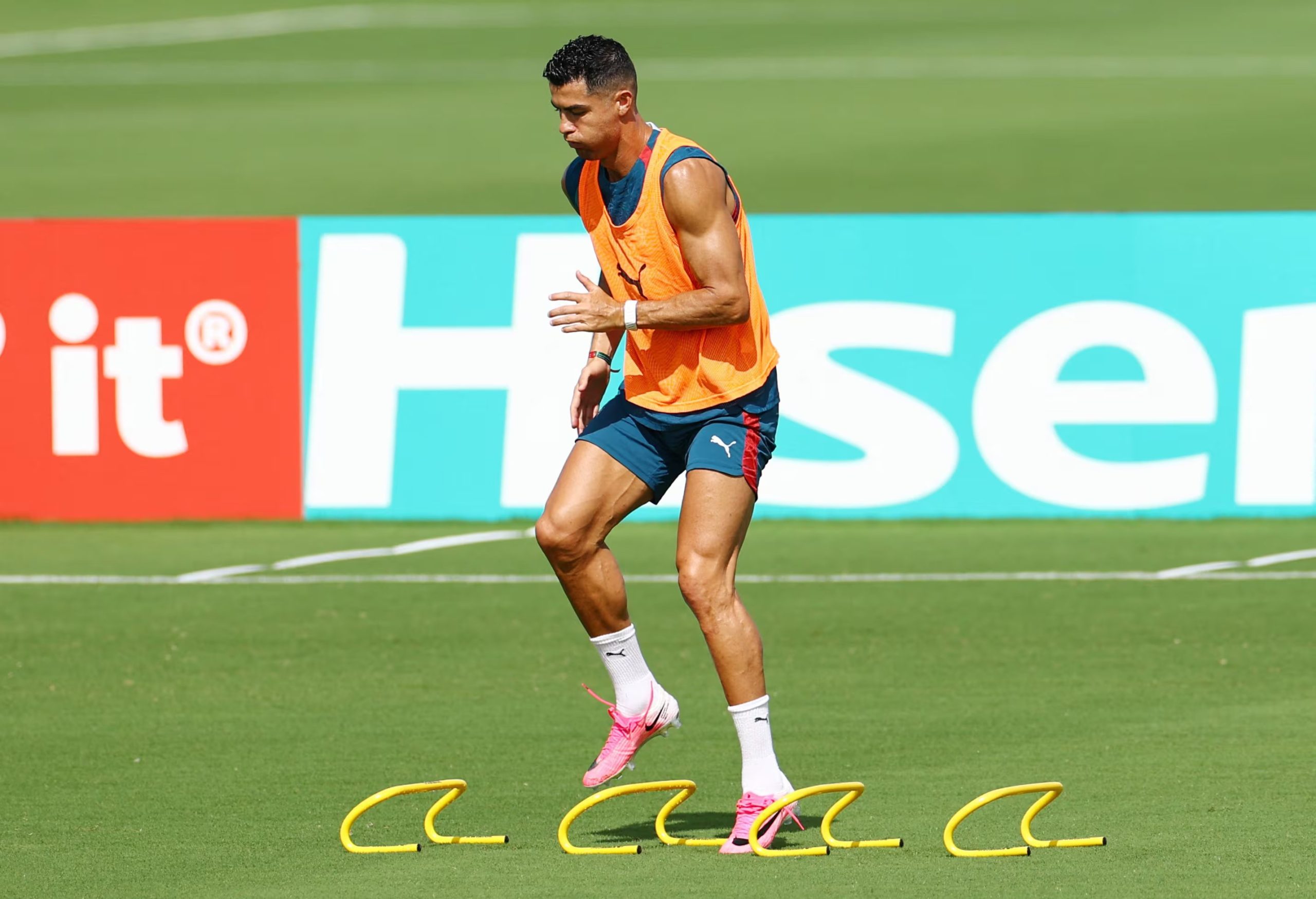 Cristiano Ronaldo, de 41 años, durante el entrenamiento de Portugal en la Copa del Mundo (REUTERS/Marco Bello)
