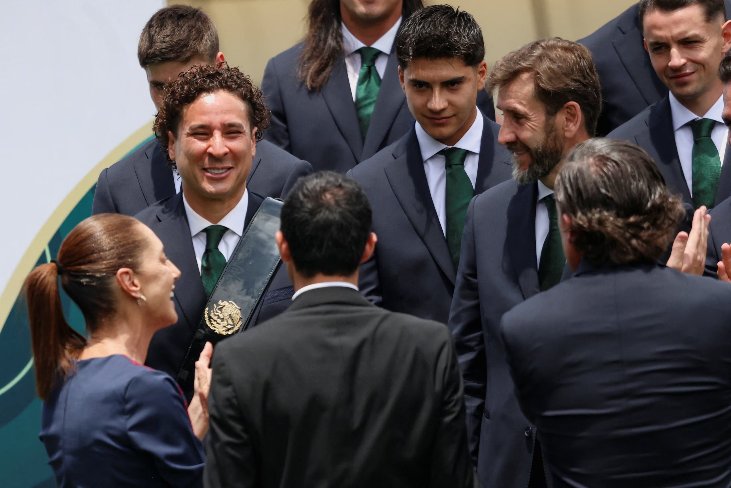 Borja también dedicó palabras de reconocimiento a Guillermo Ochoa, quien alcanzó una marca histórica para un jugador mexicano. REUTERS/Luis Cortes