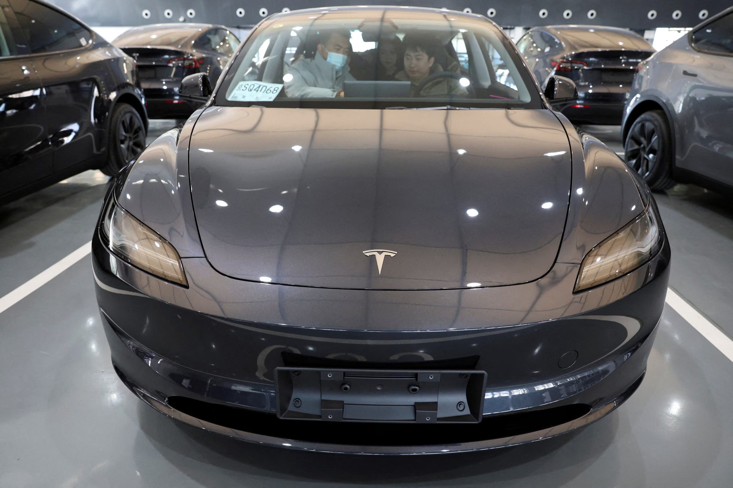 El Tesla Model Y es uno de los SUV eléctricos más reconocidos del mundo y gana terreno en Colombia por su bajo costo de operación diario - crédito Florence Lo/Reuters