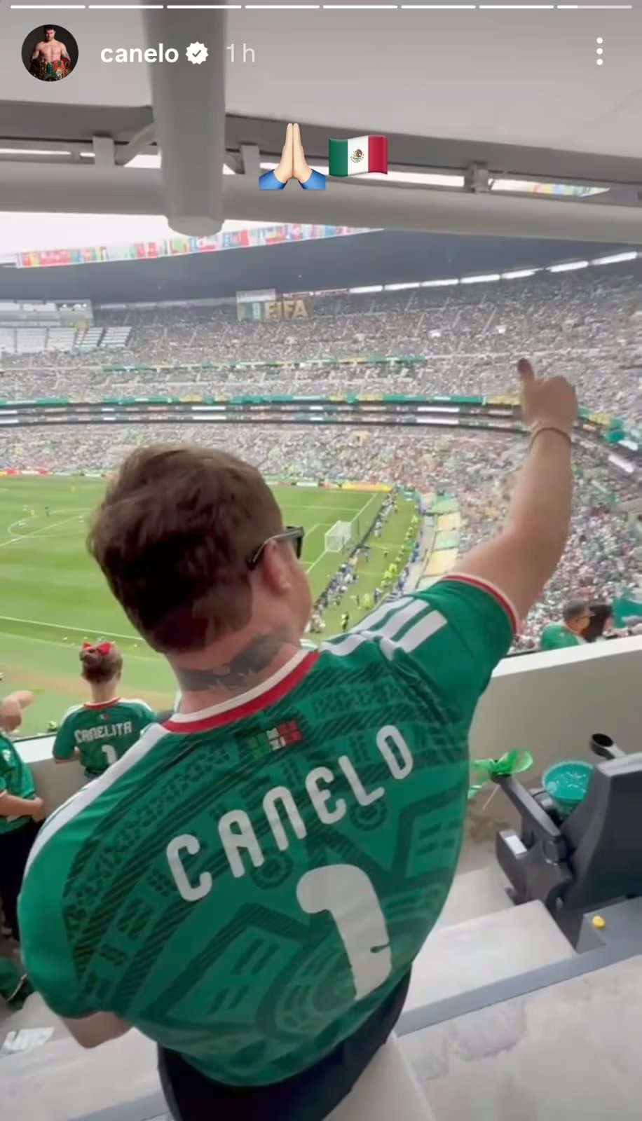 El público se rindió ante el boxeador supermediano en la inauguración (Instagram / canelo)