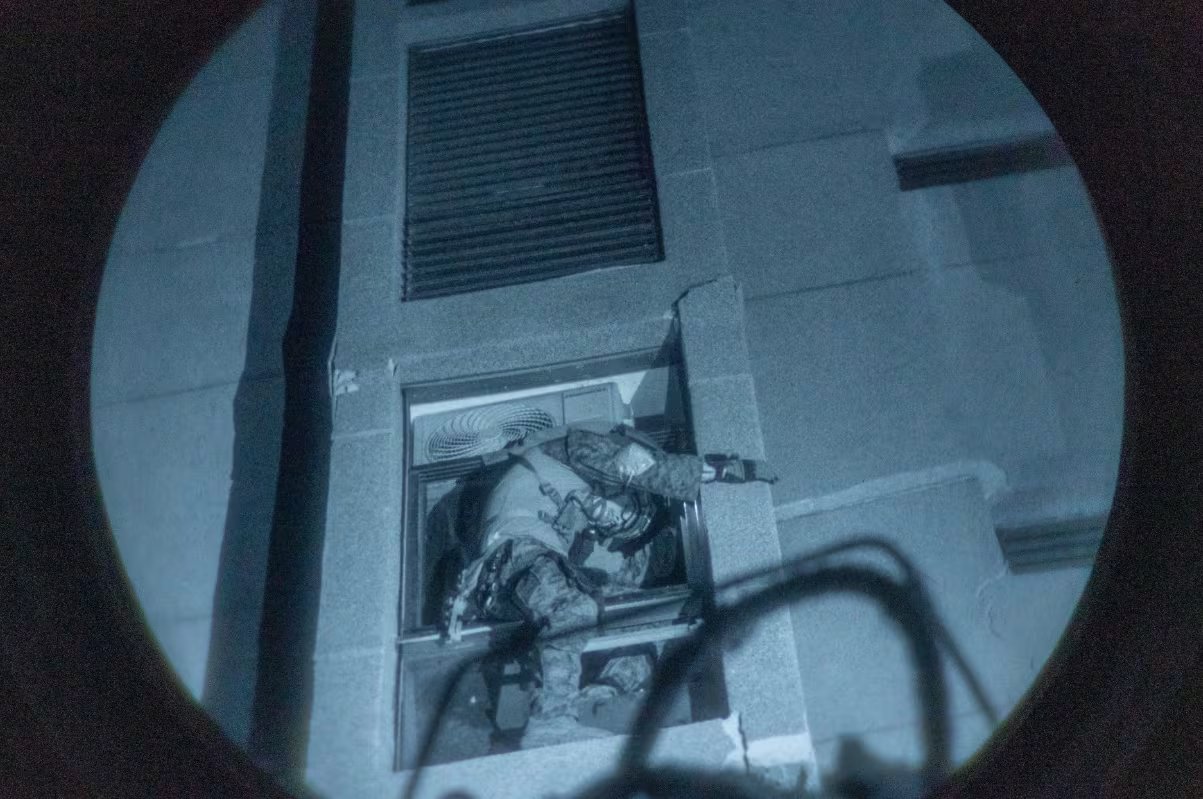 Las labores de remoción de escombros y atención médica se desarrollan de manera simultánea en varias ciudades afectadas (U.S. Southern Command)