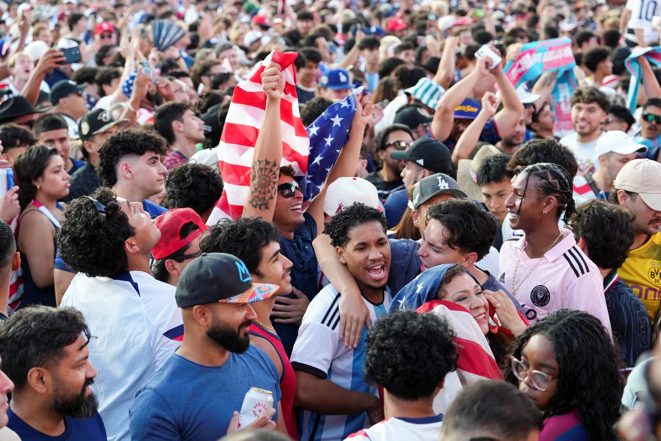 Hinchas latinos afirmaron que viajaron miles de kilómetros y asumieron altos costos solo para ver a Lionel Messi en Kansas City (REUTERS/Arafat Barbakh)