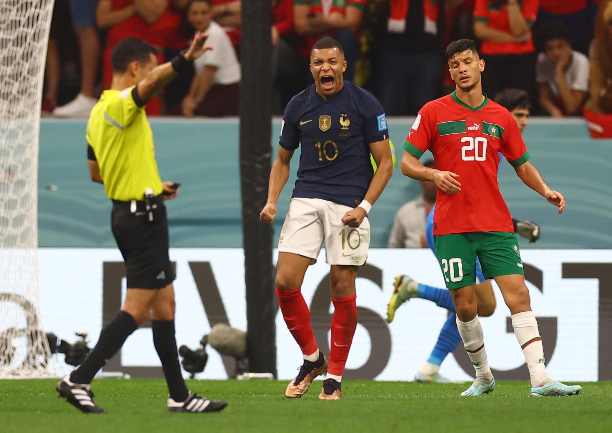 Ramos Palazuelos acumula ocho partidos dirigidos en Mundiales, incluida una semifinal en Qatar 2022. REUTERS/Kai Pfaffenbach