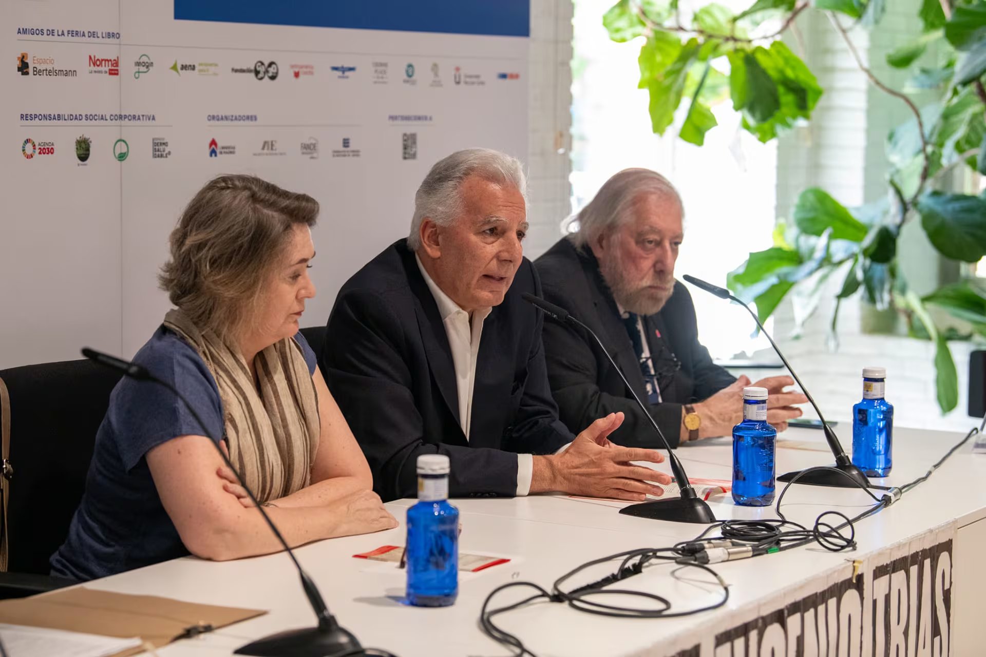 Marta Rivera de la Cruz, Álvaro Vargas Llosa y Alejandro Roemmers.