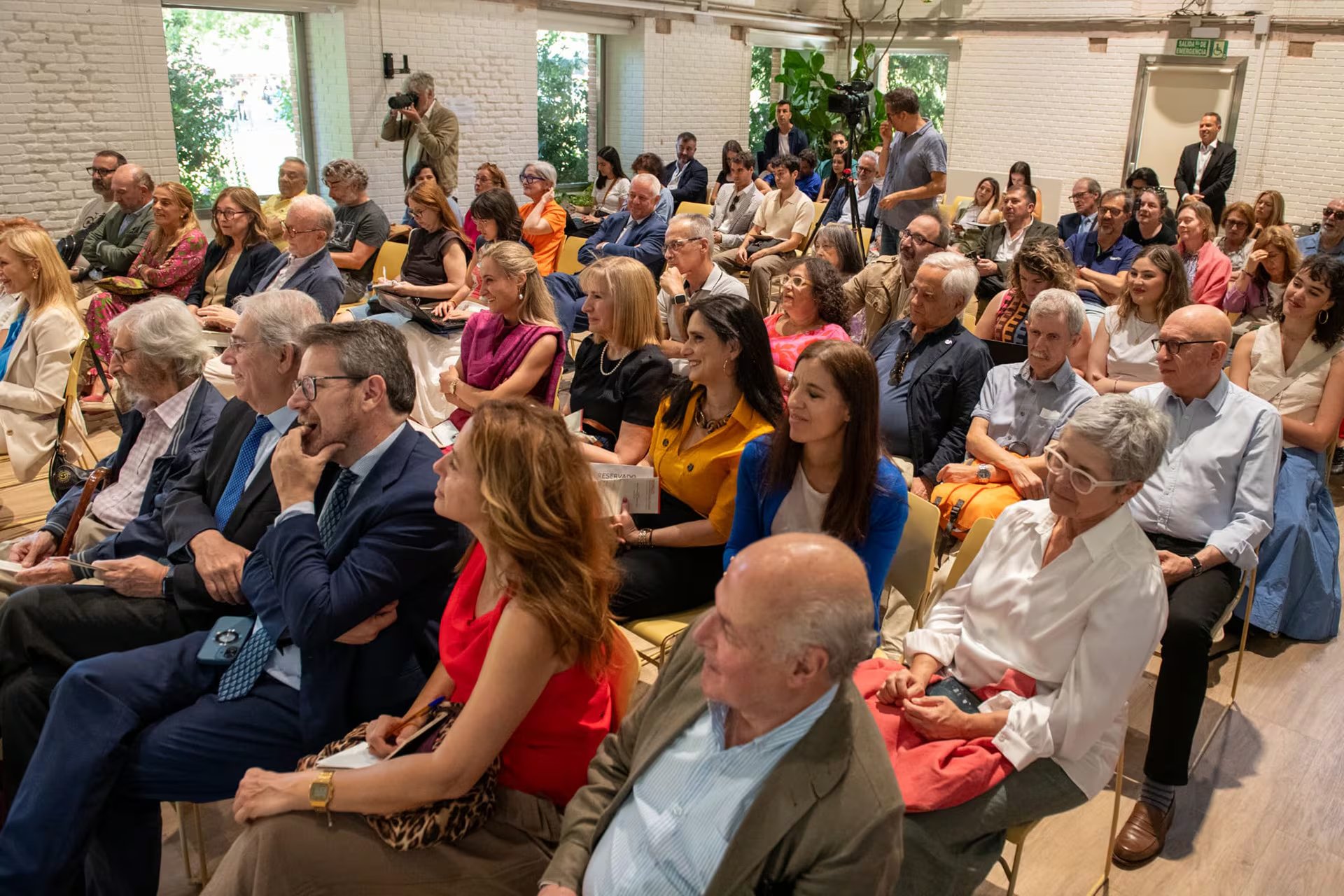 El público siguió la presentación del libro y la muestra sobre Borges.