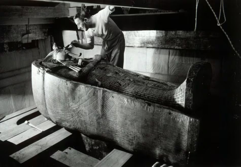 Las fuentes sobre Howard Carter discreparon sobre su nacimiento, pero coincidieron en su origen modesto, su vínculo con el dibujo y su educación formal limitada (NBC/ Harry Burton)