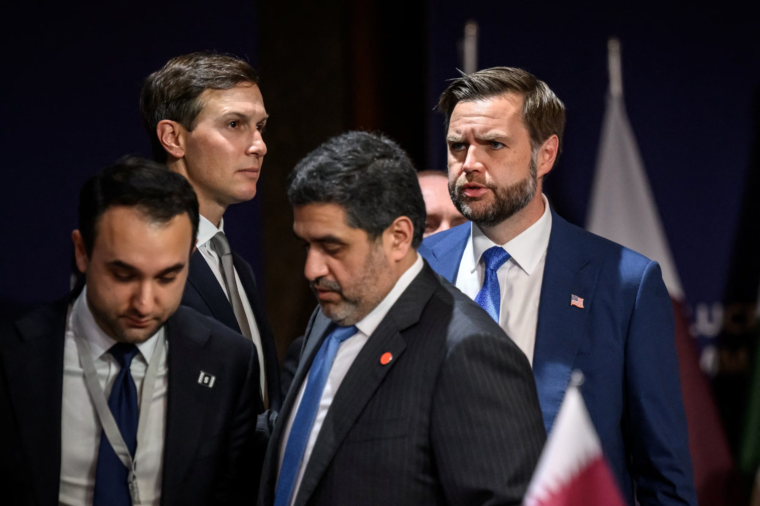 Las negociaciones entre Irán y Estados Unidos en Suiza abrieron un plazo de 60 días para tratar el programa nuclear y las sanciones. (Fabrice Coffrini/REUTERS)