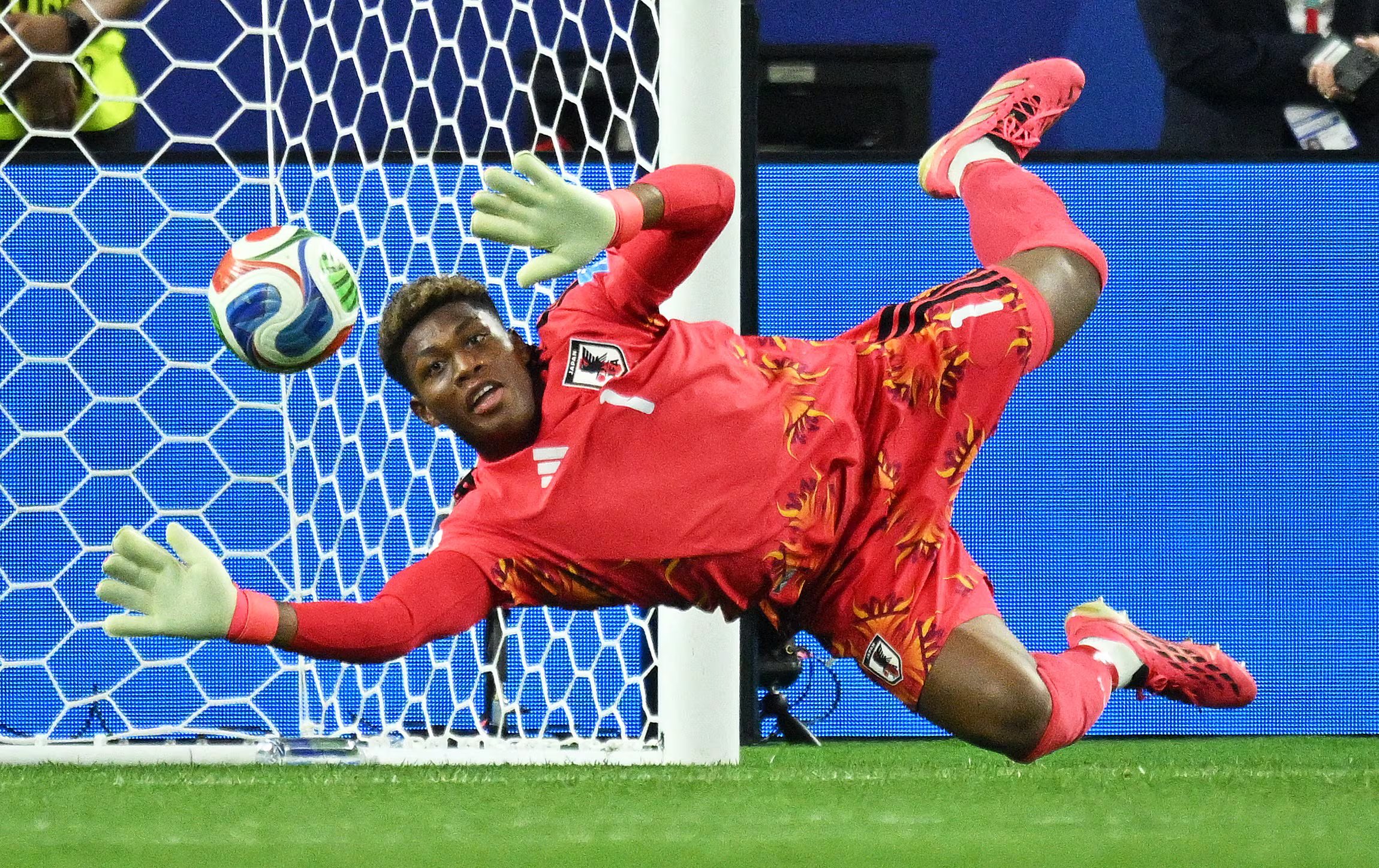 Zion Suzuki ha mantenido el empate en el marcador (IMAGN IMAGES via Reuters/Jerome Miron)