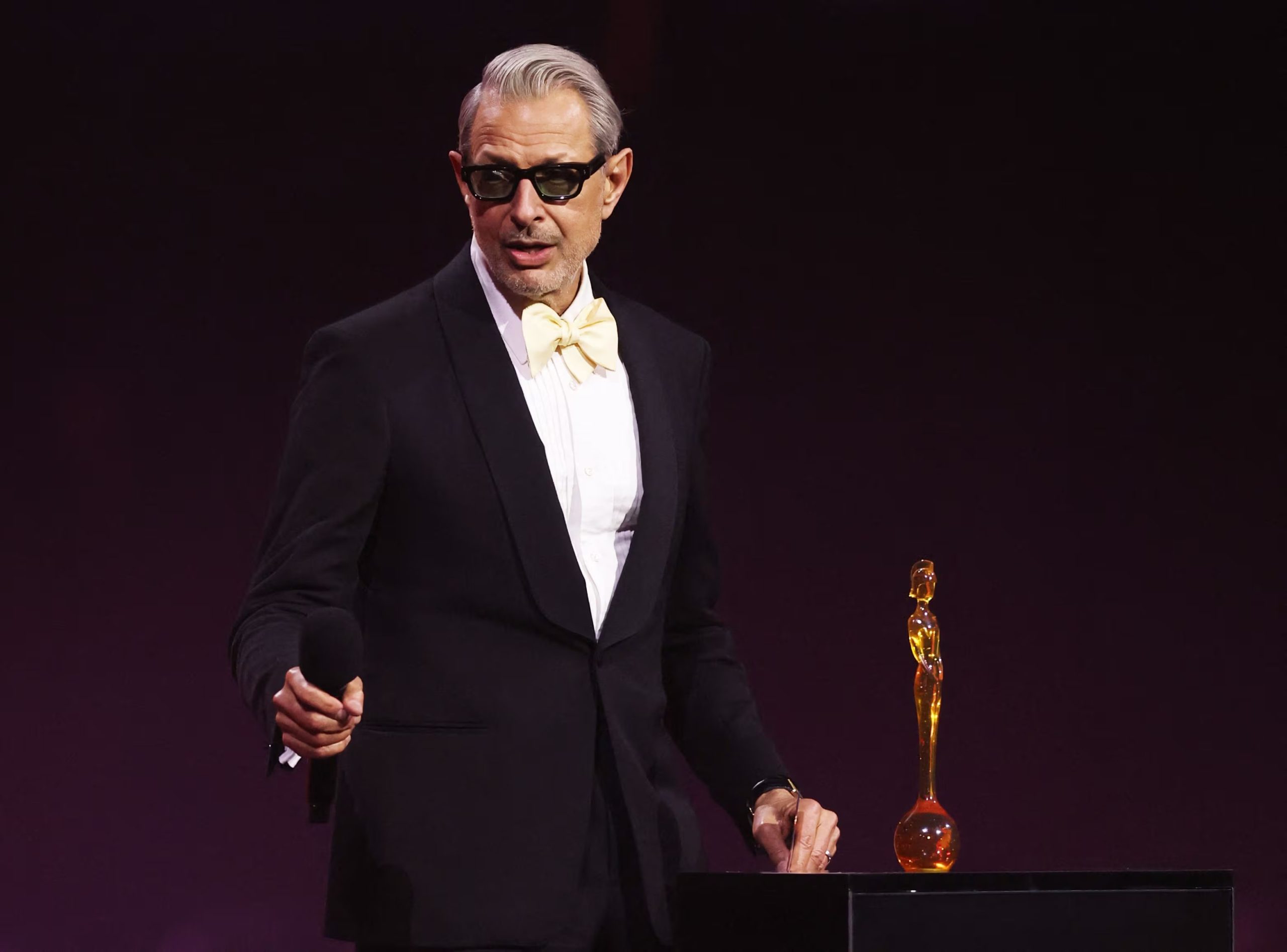 Jeff Goldblum contó que evita los tomates secos y las carnes rojas, sigue una dieta pescetariana y prefiere pescados y vegetales sin huesos ni cabezas a la vista (REUTERS/Isabel Infantes)