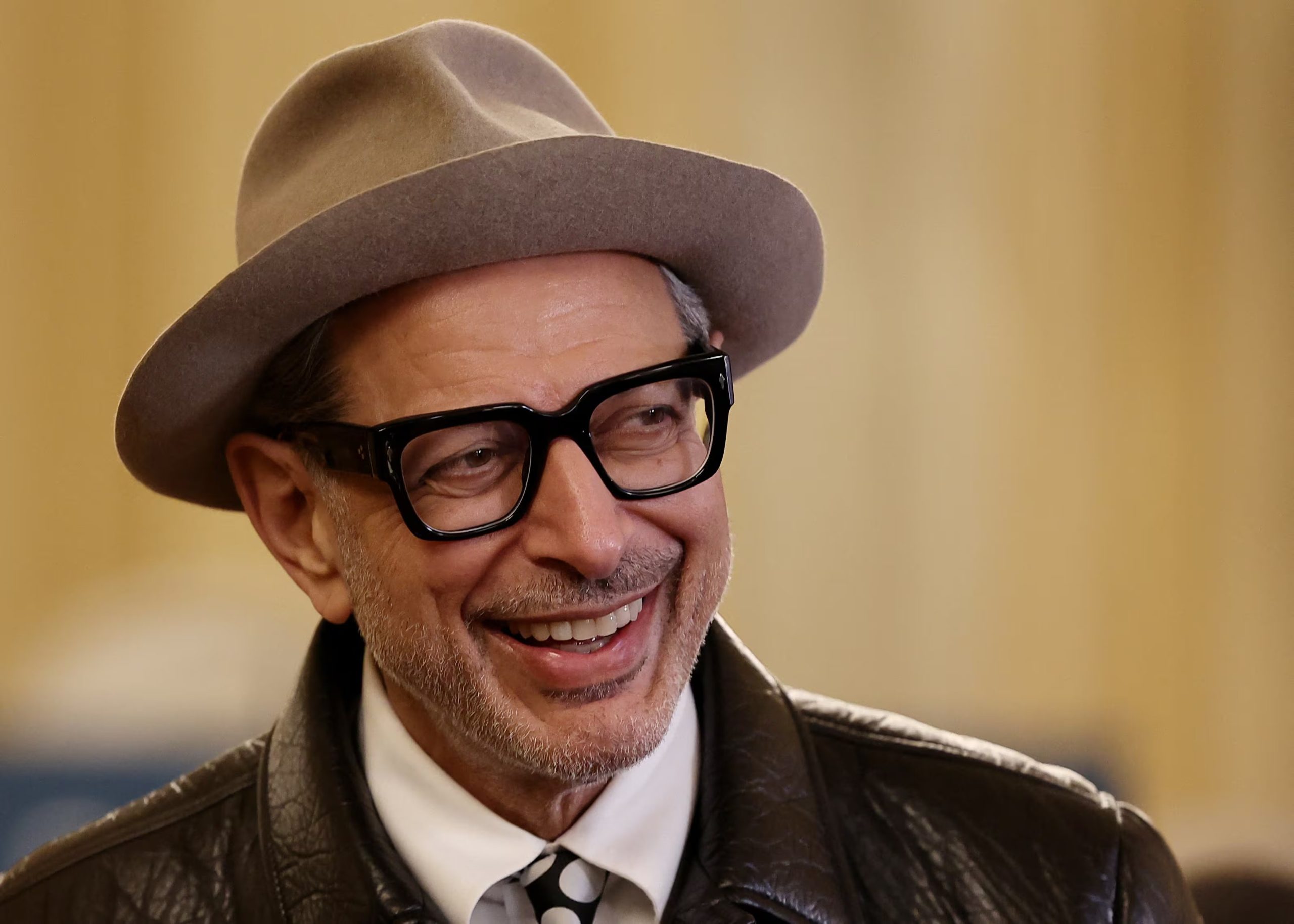 Jeff Goldblum dijo que casi dejó los lácteos, toma menos café y destacó los desayunos familiares con panqueques, waffles y té matcha con leche de avena (REUTERS/Amanda Perobelli)