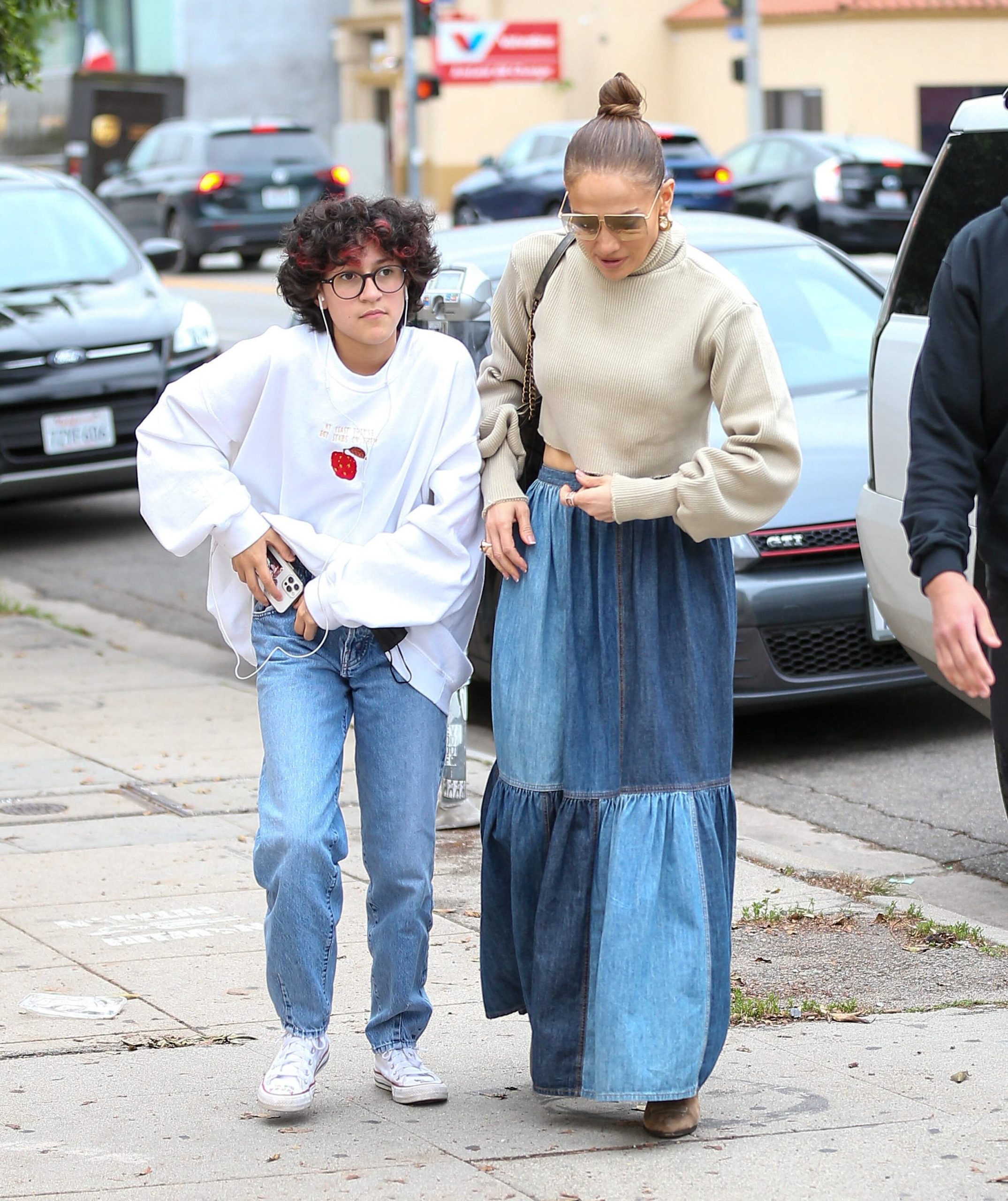 Otro cambio importante en la vida de los hijos de JLo es la transición de Emme, quien ahora se hace llamara Oskar y se identifica con el pronombre