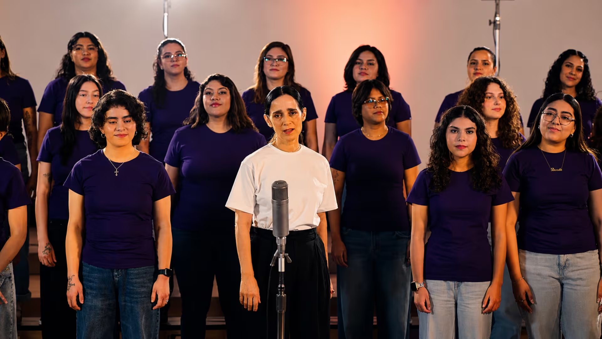 Julieta Venegas interpreta una nueva versión de 