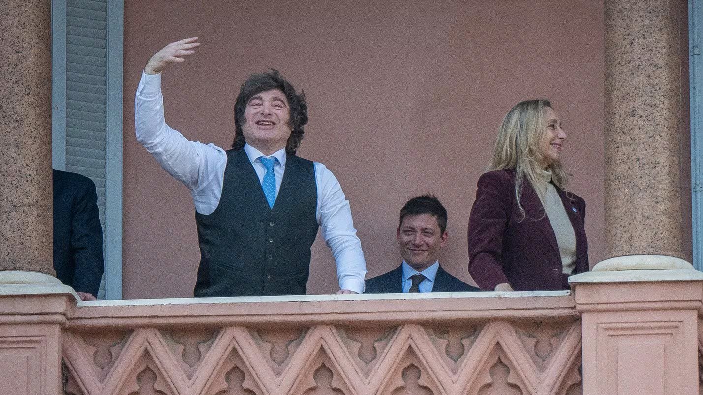 Javier Milei, Santiago Caputo y Karina Milei
