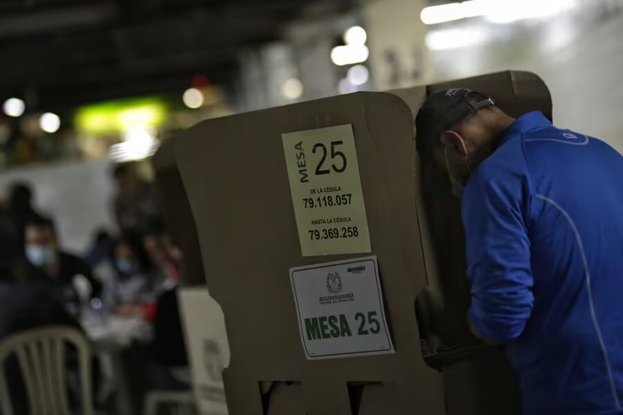 Los colombianos definirán entre dos proyectos políticos opuestos en la segunda vuelta presidencial - crédito Sergio Acero / Colprensa