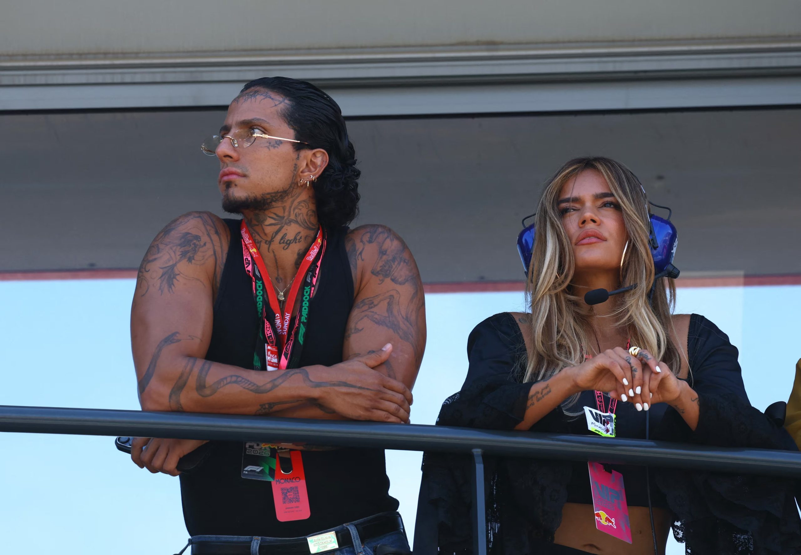 Karol G junto a Daiky Gmaboa en el Grand Prix de Monaco - crédito REUTERS/Yves Herman/Pool