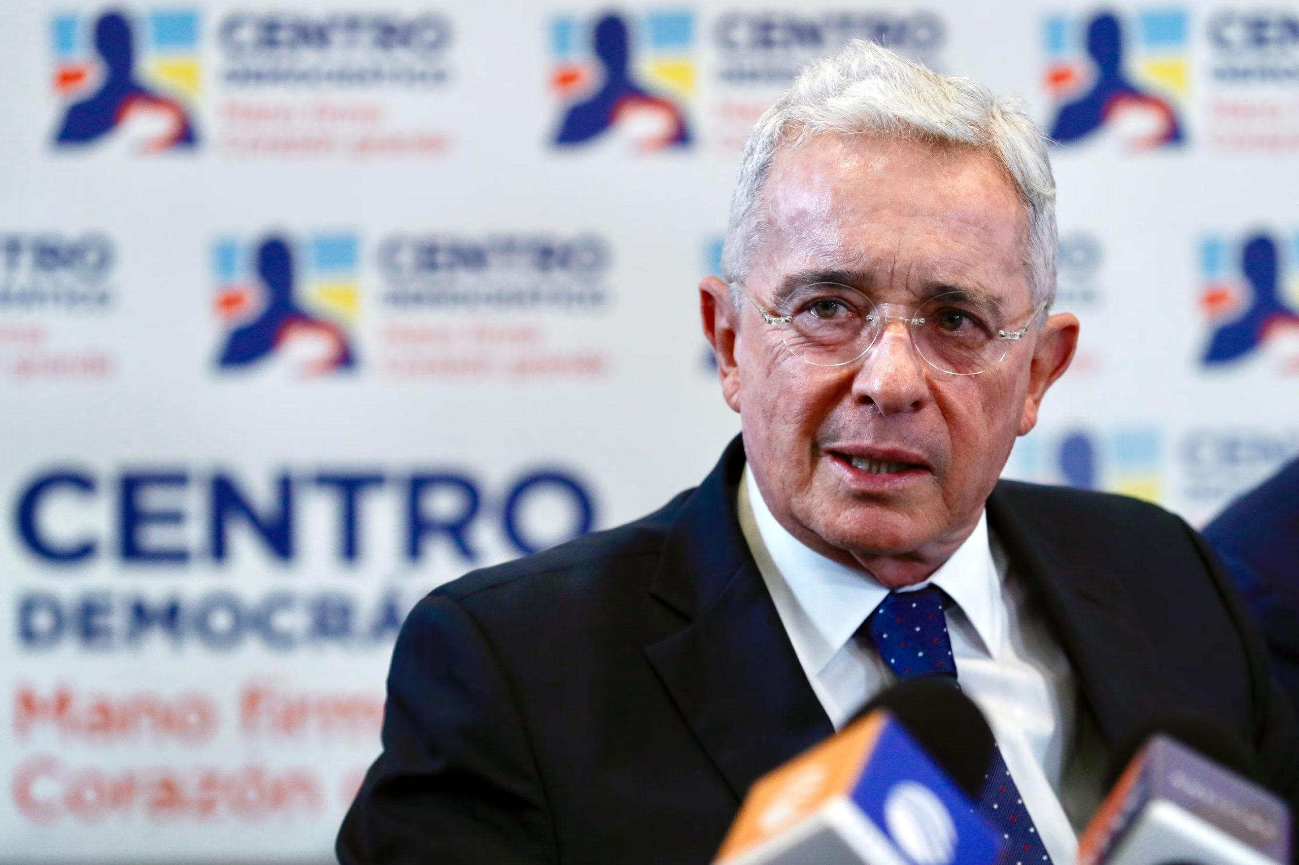 La diligencia fue programada para el 24 de julio y busca notificarle su incorporación formal a una investigación por hechos ocurridos en Ituango, Antioquia, durante la década de 1990 - crédito Carlos Ortega / EFE
