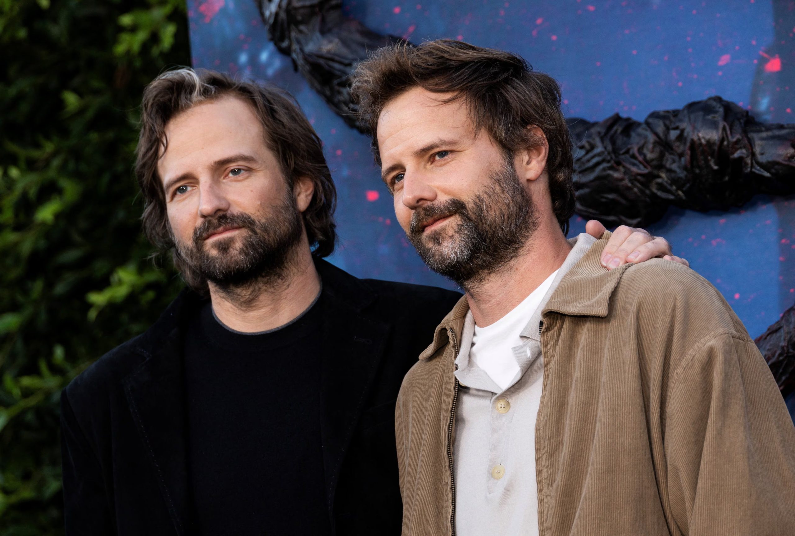Matt y Ross Duffer, lso creadores de Stranger Things y de The Burroughs (REUTERS/Aude Guerrucci)