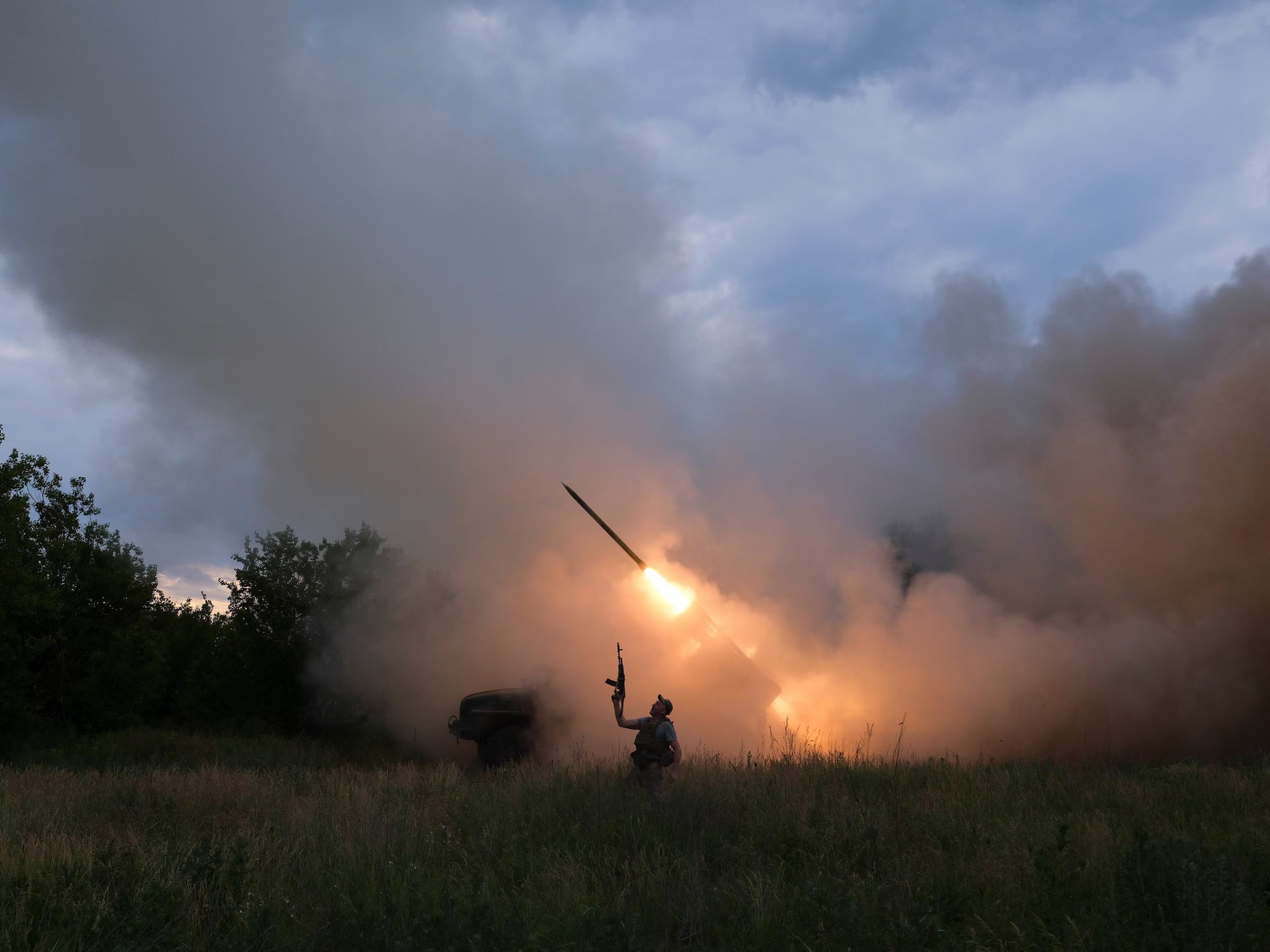 De acuerdo con la jefa de la diplomacia europea, las nuevas medidas estarían dirigidas contra el complejo militar-industrial ruso, además de responsables de violaciones de derechos humanos y propagandistas (REUTERS)