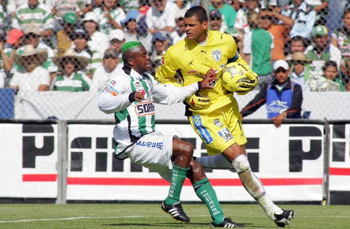 El delantero ecuatoriano es considerado uno de los mejores extranjeros que llegaron al futbol mexicano. (X/Club Santos)
