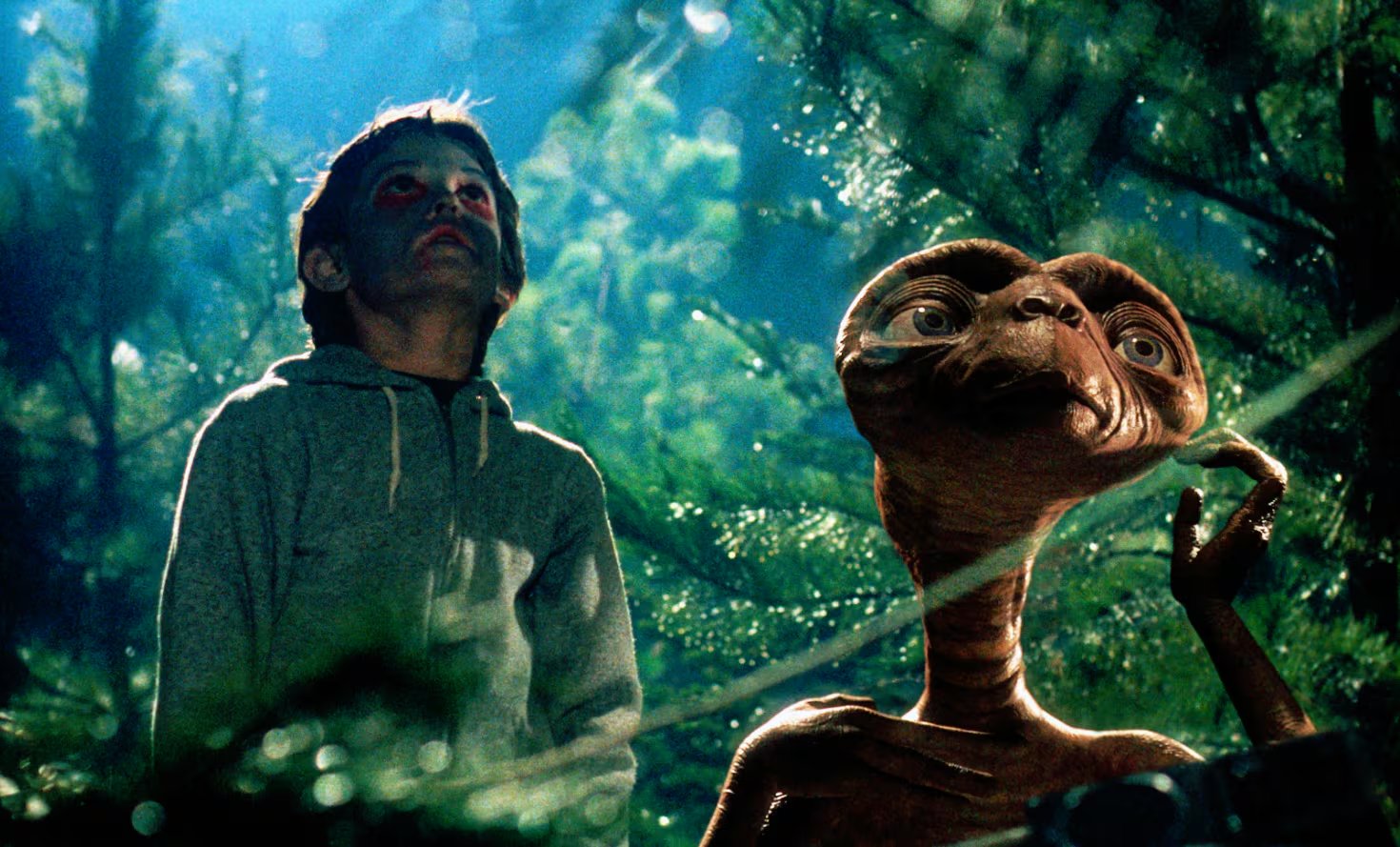 Spielberg resaltó el juego de luz y sombra como elemento esencial en sus escenas, valorando la observación intensa del entorno (Universal Pictures)