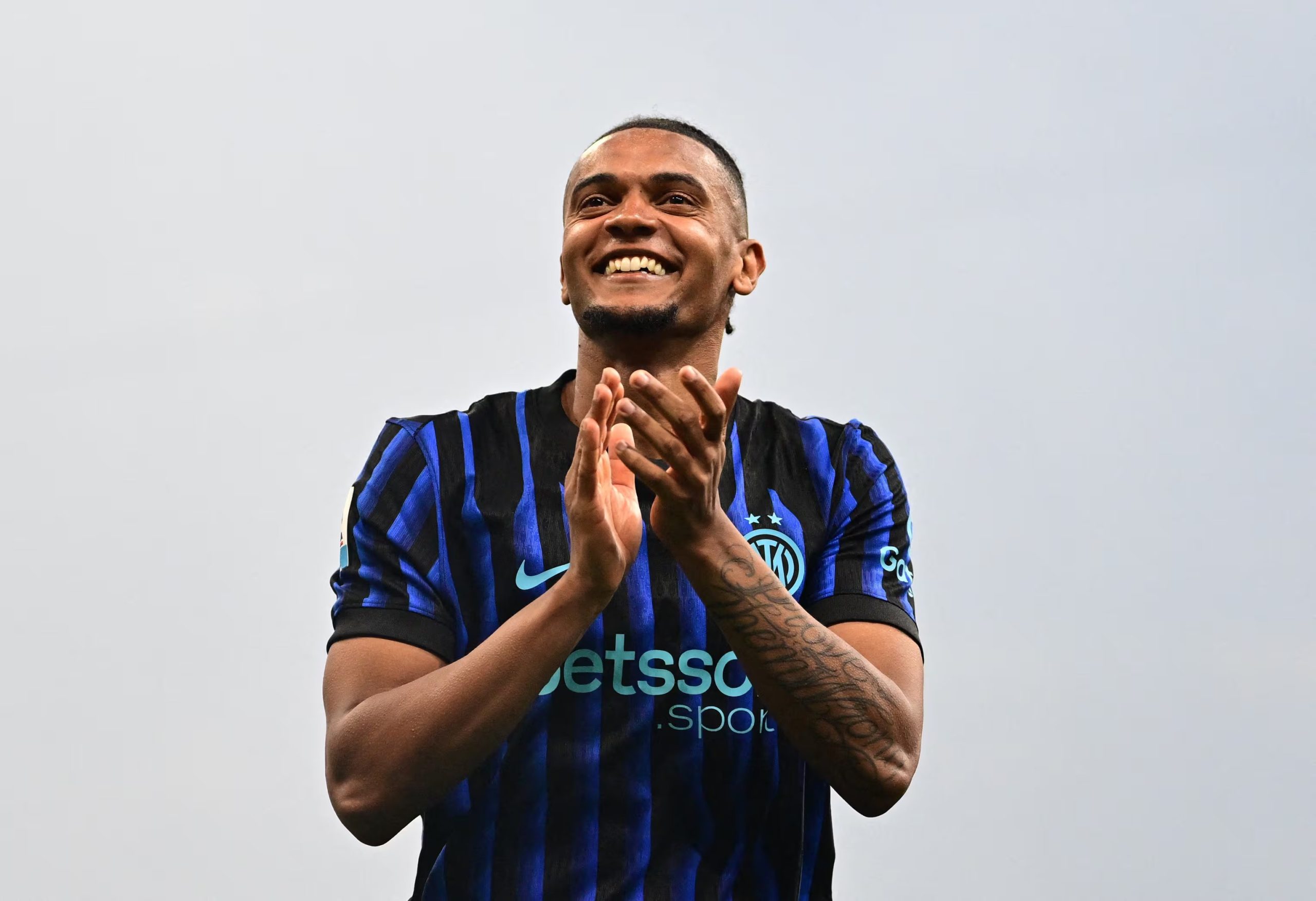 El jugador Inter Milan Manuel Akanji (REUTERS/Daniele Mascolo)