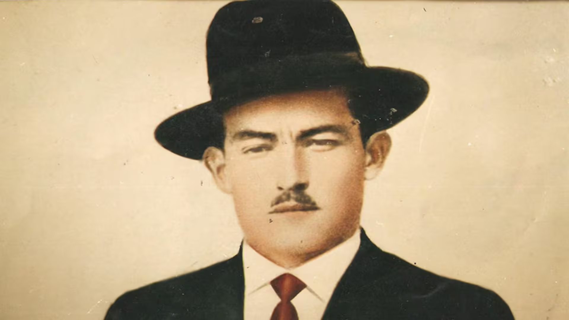 Nueve años antes que Hiram Bingham, Lizarraga llegó a Machu Picchu. Su legado fue silenciado hasta que en 2002 el Perú reconoció su verdadero papel.(boletomachupicchu.com)