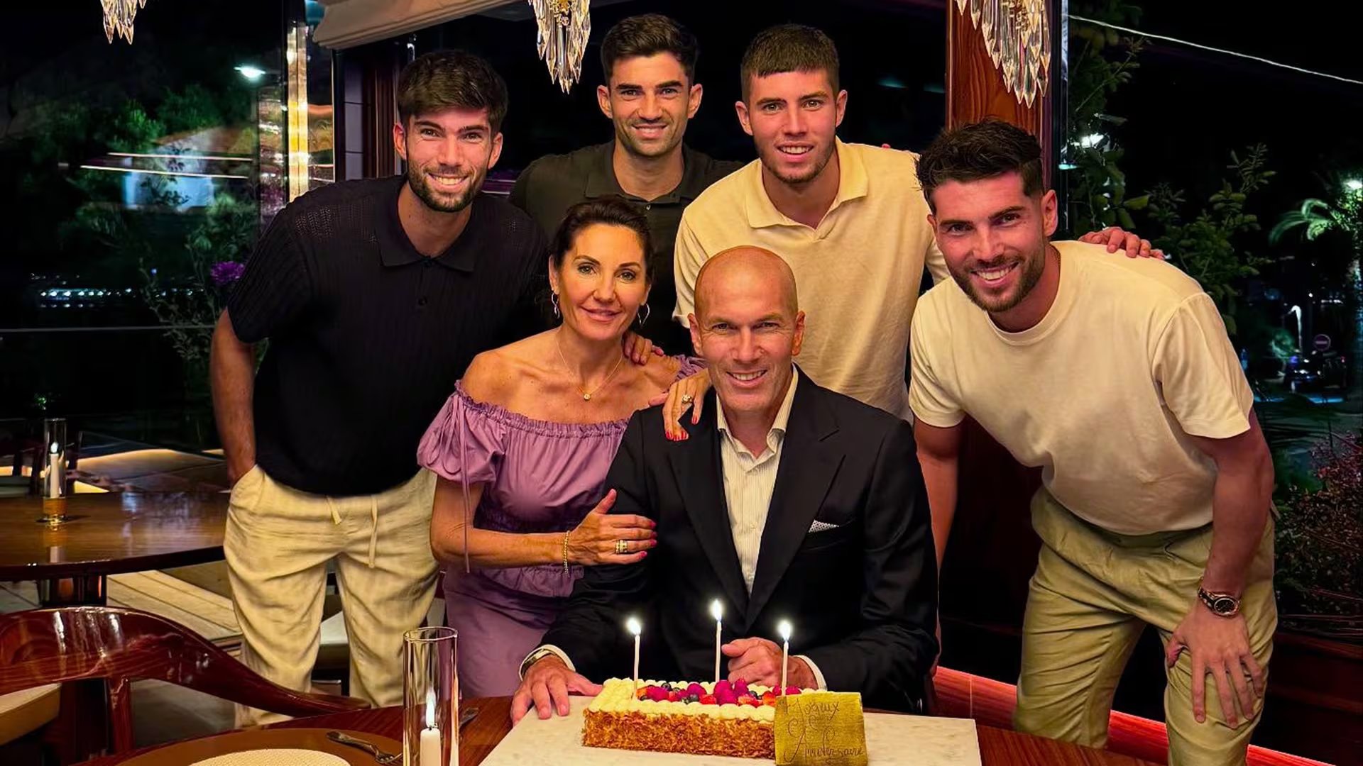 El arquero con sus padres y hermanos