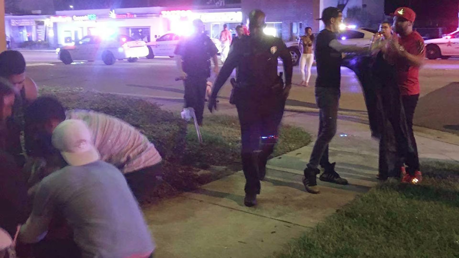 Omar Mateen permaneció dentro del club durante más de tres horas mientras decenas de personas se escondían en baños, armarios y detrás de las barras (EFE)