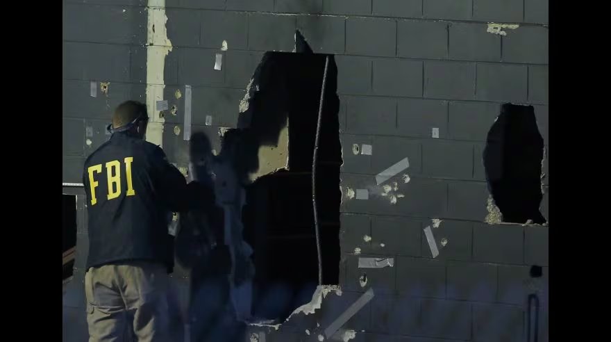 La policía debió derribar una pared del edificio para ingresar al club y poner fin al ataque que dejó 49 muertos y 53 heridos (Reuters)