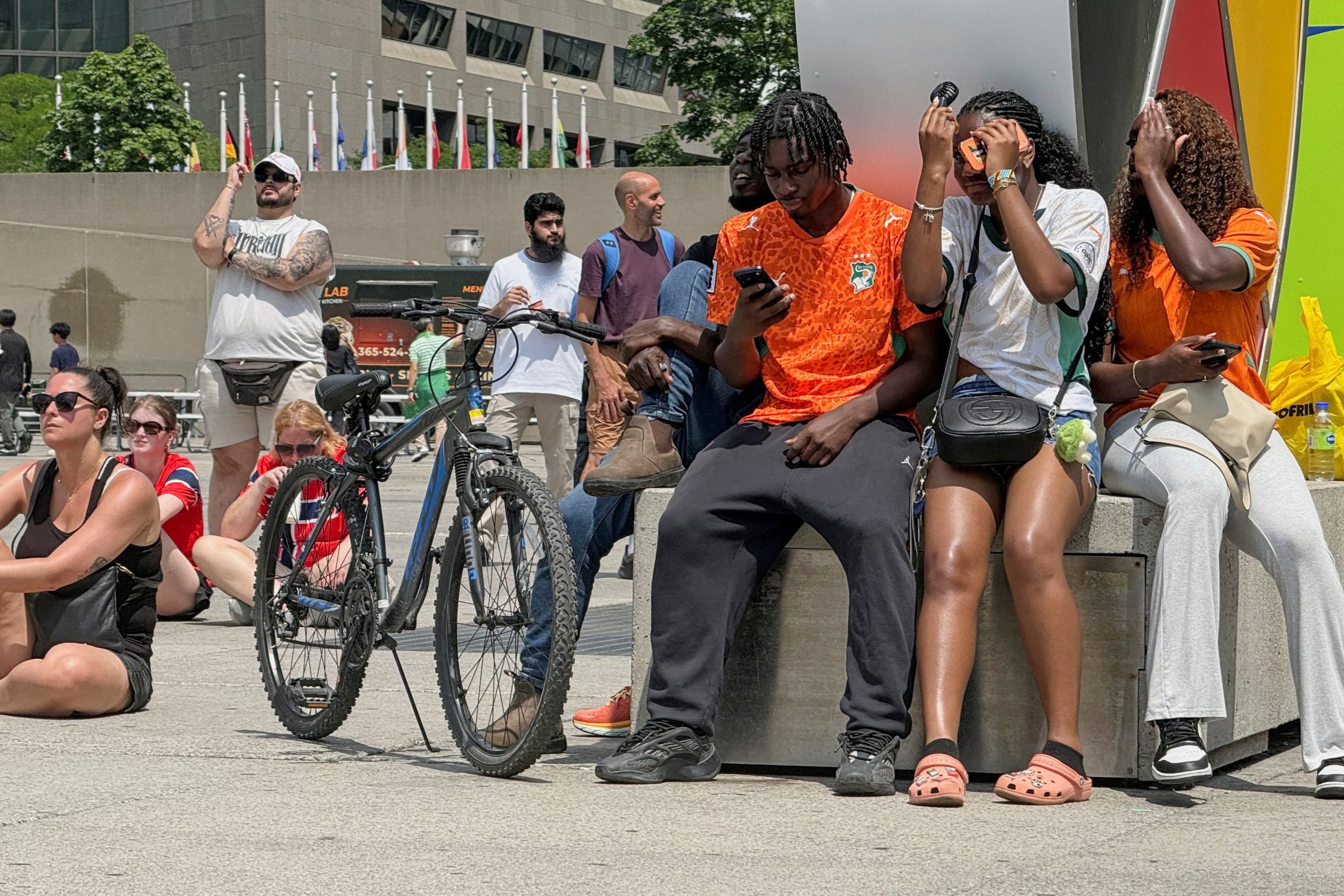Los principales afectados son los aficionados del Mundial 2026 por exponerse a la ola de calor en las calles de Toronto - crédito Kyaw Soe Oo/REUTERS
