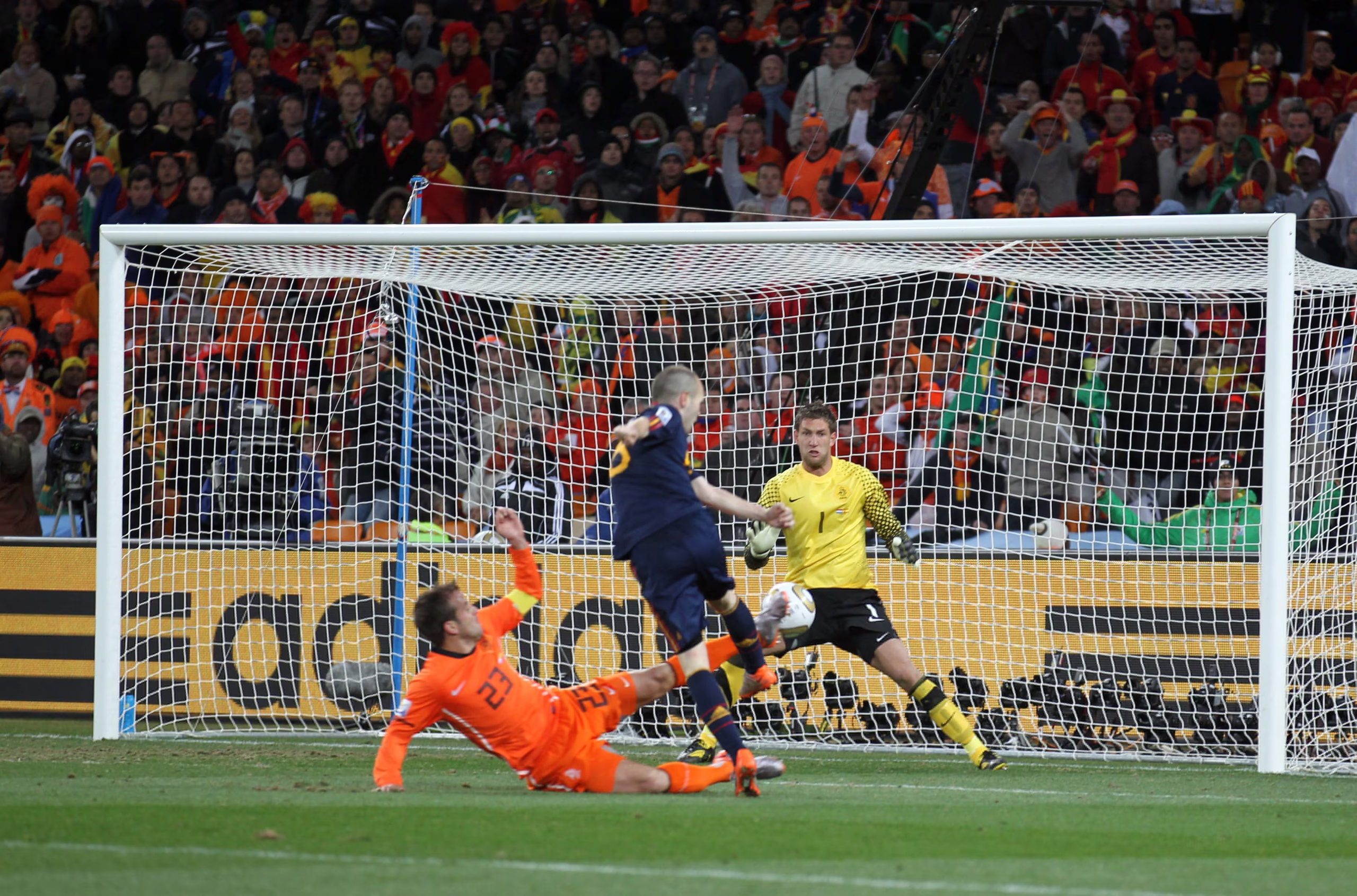 El gol de Iniesta en la final del Mundial 2010. (EFE/Cézaro de Luca)