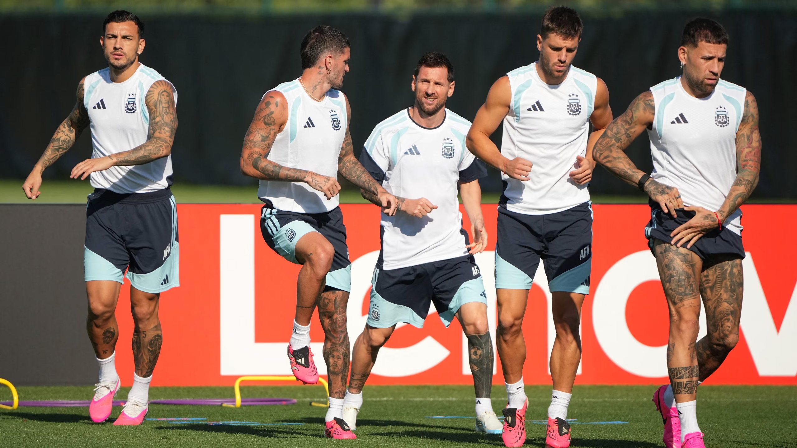 Lionel Messi y Lautaro Martínez aparecen como los delanteros elegidos por Lionel Scaloni para el debut de la Selección argentina (IMAGN IMAGES via Reuters/Denny Medley)