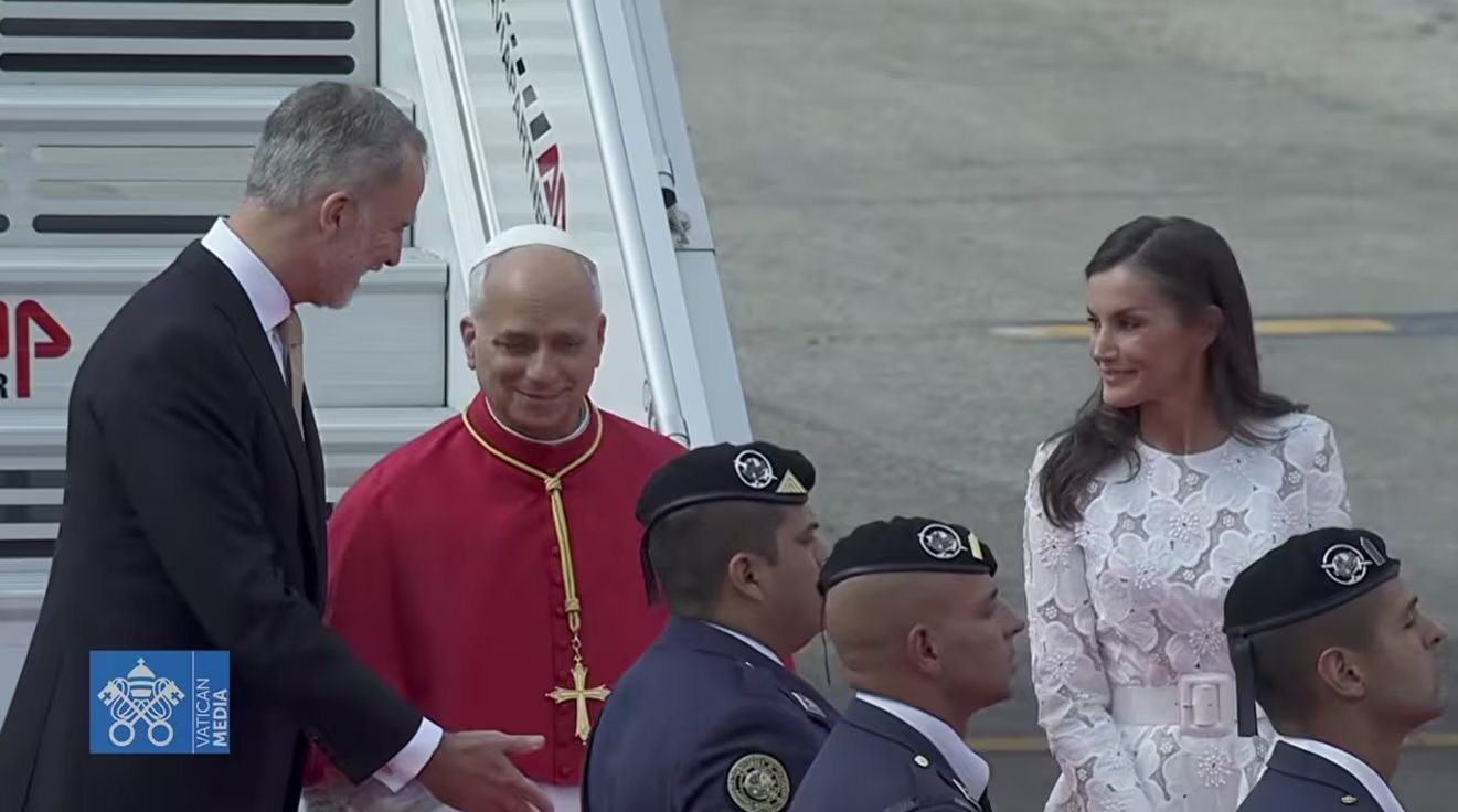 El rey Felipe y la reina Letizia reciben al papa León XIV en España (Vatican News)
